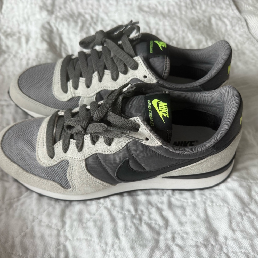NIB 2015 Nike Internationalist Pewter Black Grey Men’s size 8 US